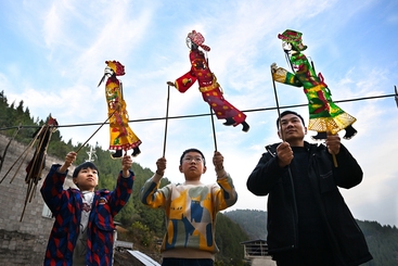 2. 巴东皮影戏在民间又称为“皮影子”，其对白幽默风趣，通俗易懂，是三峡地区传统文化的突出表现形式，蕴含巴东儿女的精神、信仰、价值取向，是加强民族团结，研究长江中上游、三峡流域人类学、民族学、民俗学价值最为重要的文化遗产。-1-277263-159****6326-2. 巴东皮影戏在民间又称为“皮影子”，其对白幽默风趣，通俗易懂，是三峡地区传统文化的突出表现形式，蕴含巴东儿女的精神、信仰、价值取向，是加强民族团结，研究长江中上游、三峡流域人类学、民族学、民俗学价值最为重要的文化遗产。.JPG
