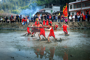 闹春田