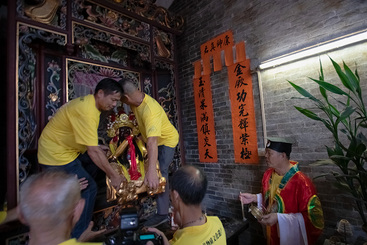 《康王宝诞》
