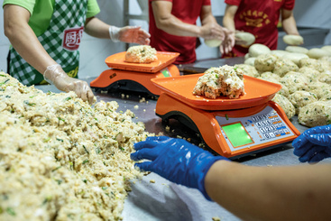 Z28743-1-277263-150****0288-《礼饼制作》+郭江涛+150****0288+2024年9月拍摄于福建福州市，作品记录了福州非物质文化遗产“福州礼饼”制作工艺过程 (1).jpg