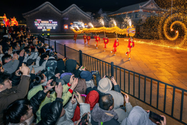Z30118-11-277263-139****0964-3：《火龙钢花庆龙年》尚宏139****0964，拍摄于2024.2.12秦皇岛市山海关古城.jpg