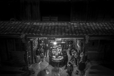 在祠堂祈福