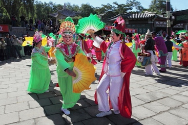 Z33302-10-277263-139****7883-组照3《新春地秧歌》.JPG
