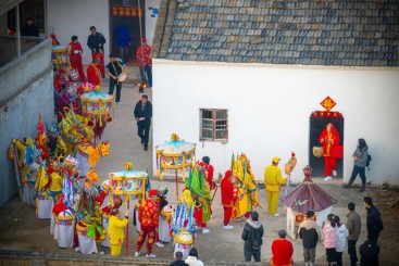 《马灯走进家家户户祈福》.jpg