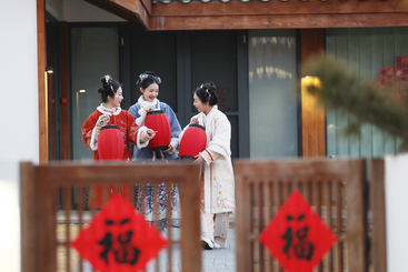 Z35008-7-277263-133****8275-02+张春雷+《 首个“非遗版春节”带火新中式旅游》+临沂市郯城县郯城街道+133****8275+山东省临沂市郯城县郯城街道外宣办（北环路51号）.jpg
