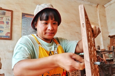 精雕细刻打造精美中式传统家具制作技艺