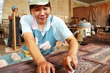 精雕细刻打造精美中式传统家具制作技艺