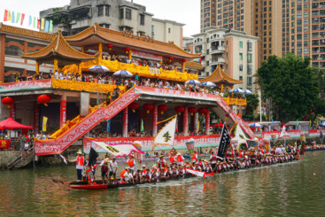 《回访契爷》