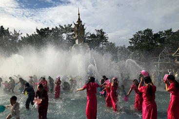 Z36706-3-277263-135****1665-《傣族泼水节》（组照）2.jpg