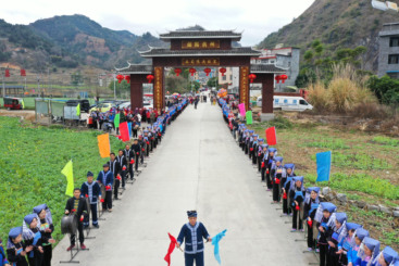2025年2月3日，广西河池市东兰县长江镇兰阳村举行铜鼓迎宾活动。