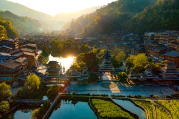 2025年3月19日，黔东南苗族侗族自治州黎平县肇兴侗寨晨景。