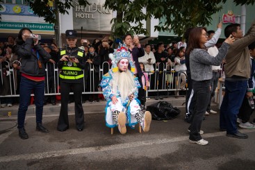 《英歌队员腿抽筋》