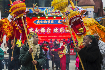 《中外共贺中国年》组3：舞狮
