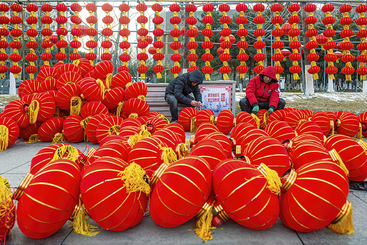 红红火火过大年（组照4）【装灯】.jpg