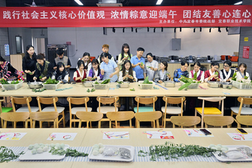 Z38298-3-277263-132****6616-《言传身教》组照6张+江西省宜春职业技术学校少数民族学生端午节习俗实践活动。 (1).jpg