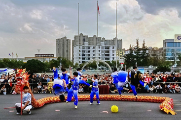 Z38298-4-277263-132****6616-《舞龙小子》组照6张+江西省宜春市“千龙祈福 万象更新”新春舞龙大赛暨巡游展演。 （3）.jpg
