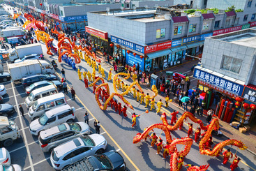Z38298-7-277263-132****6616-《千龙祈福》组照4张+江西省宜春市“千龙祈福 万象更新”欢庆非遗春节舞龙暨巡游展演，为市民献上丰富多彩的节日“盛宴”。 （2）.jpg