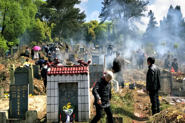 Z38305-16-277263-186****9995-《祭祖》组照8张+江西省宜春市乡村清明节祭祖扫墓。 （7）.jpg