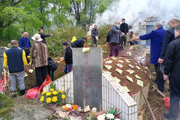 Z38305-16-277263-186****9995-《祭祖》组照8张+江西省宜春市乡村清明节祭祖扫墓。 （6）.jpg