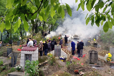 Z38305-16-277263-186****9995-《祭祖》组照8张+江西省宜春市乡村清明节祭祖扫墓。 （2）.jpg