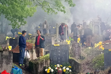 Z38305-16-277263-186****9995-《祭祖》组照8张+江西省宜春市乡村清明节祭祖扫墓。 （4）.jpg