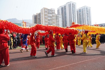 毛龙从娃娃抓起