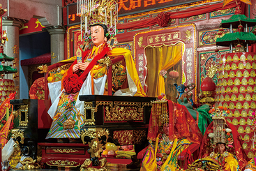 Z38360-4-277263-135****8881-1，《碧海潮音中   妈祖庙前祭礼长》（组照）   组照之一：祖庙祭坛       摄影：朱建辉     电话：135****8881 拷贝.jpg
