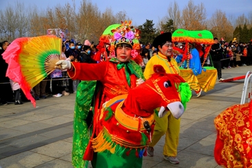Z38386-4-277263-135****2662-《运河龙春过新年-组2》春节民俗-枣林庄小车会欢喜迎客。.JPG