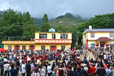 凑火把.JPG