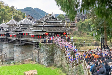 Z38493-3-277263-181****6361-1.程阳风雨桥，侗族风情迎宾客.jpg
