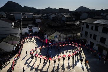 组照--《古村长龙闹吉祥》---2025、2、8摄于浙江浦江新宅村