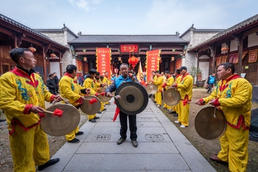 锣鼓喧天