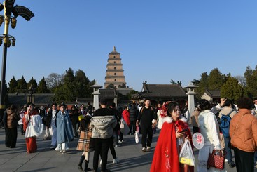 Z38657-3-277263-158****9006-大雁塔下汉服潮（春节西安大唐不夜城）.JPG