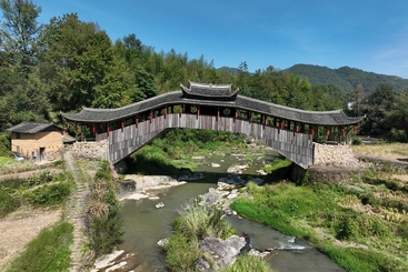 2浙江泰顺廊桥--文兴桥。始建于咸丰七年（1857年）。全国重点文物保护单位。