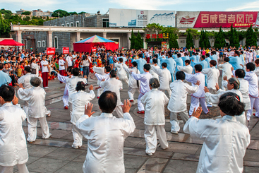 《太极拳》组照2.jpg