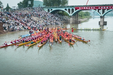 Z38796-2-277263-189****5158-5、组照6DJI_0734-1标题：秋浦河上竞龙舟，姓名：马文，手机：189****5158。.jpg
