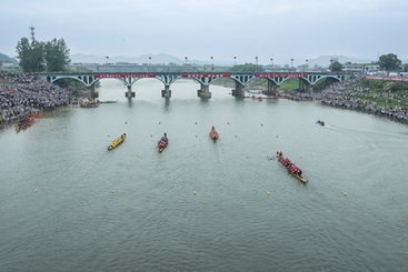 Z38796-2-277263-189****5158-5、组照8DJI_0805-1标题：秋浦河上竞龙舟，姓名：马文，手机：189****5158。.jpg