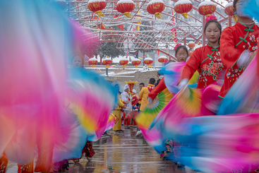 组图1-4《欢畅的腰鼓扭起来》 +靳芳+139+47108903.jpg