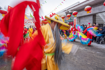 组图1-3《欢畅的腰鼓扭起来》 +靳芳+139+47108903.jpg