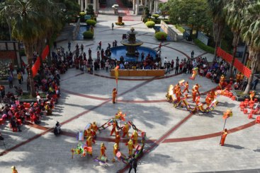 深圳龙岗平湖大年初一春节舞纸龙民俗
