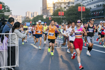 奔跑吧！成都马拉松！.jpg