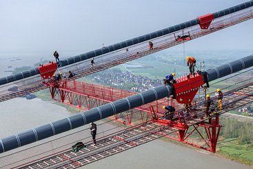 Z11268-5-277404-大江之上施工忙（组图）5.jpg