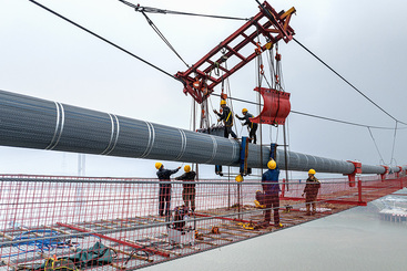 Z11268-5-277404-大江之上施工忙（组图）1.jpg