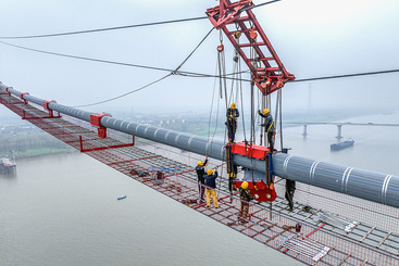 Z11268-5-277404-大江之上施工忙（组图）7.jpg