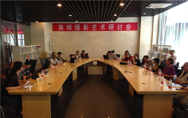 高辉《太行无形山水间》亮相中国摄影展览馆