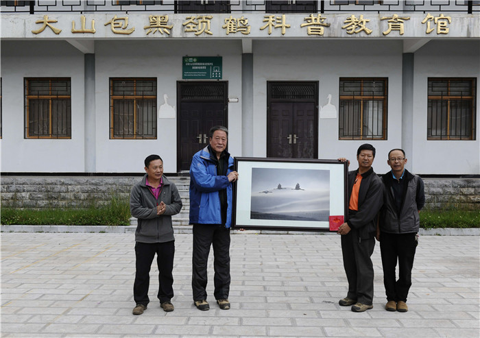 北京摄影家穆祥滨捐赠黑颈鹤摄影作品