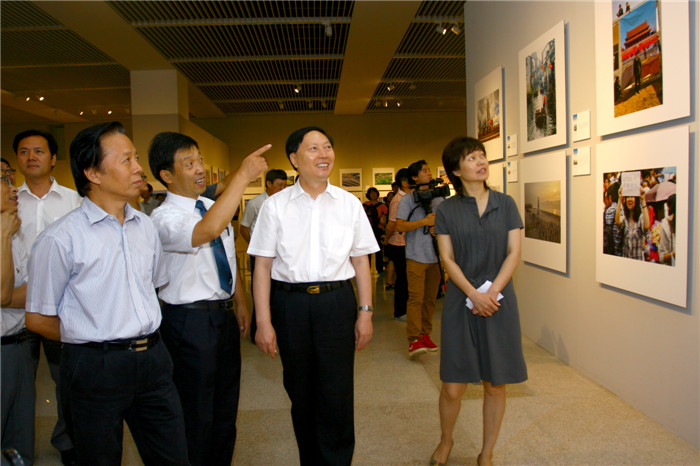 “中国人 中国梦”摄影艺术展在京隆重开幕
