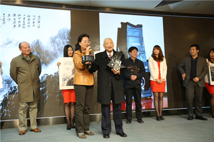 “光影无垠”简庆福影展在京举办