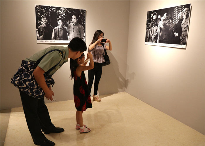 中国女摄影家协会原主席侯波、邵华摄影作品展开幕