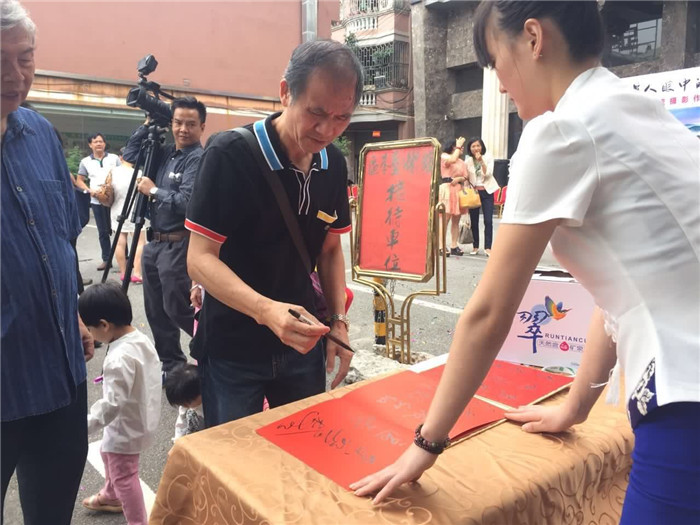 《静 中土--华人眼中的新西兰》摄影巡回展